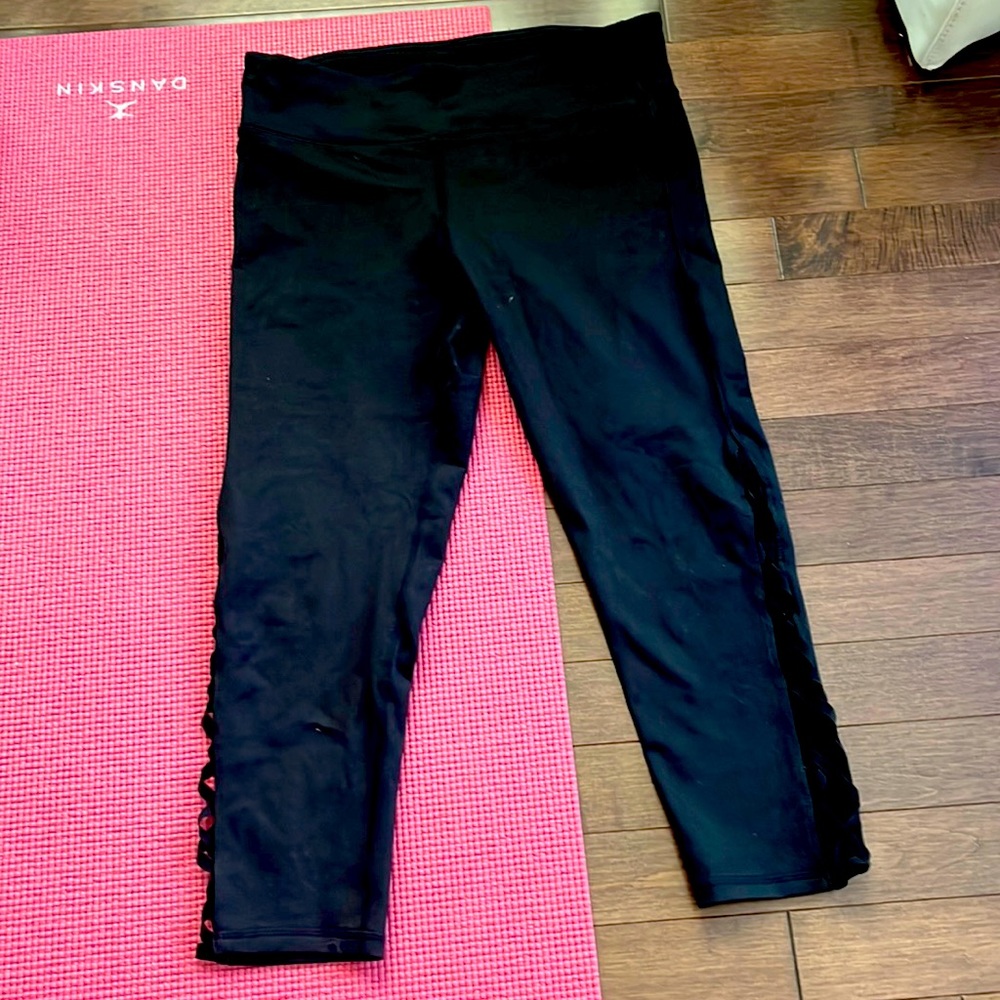Black fabletics crop pants